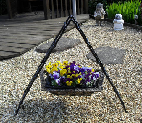 a buddi hanging basket stand